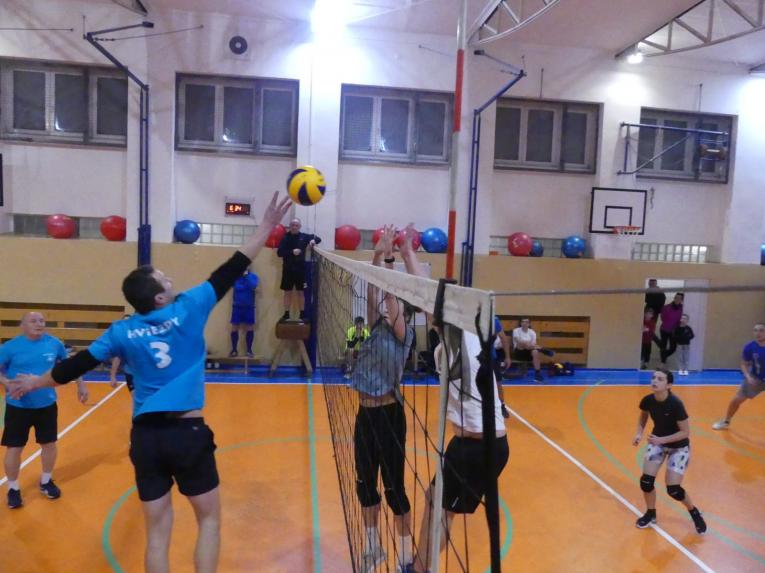 vianočný volejbalový turnaj